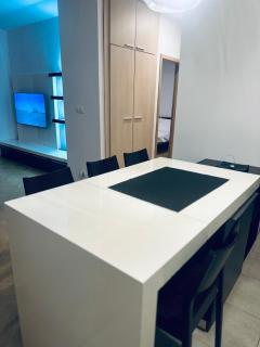 Regina's Modern Apartment City Center - 5