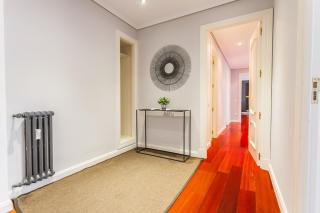 Casa Fernando Castellana Madrid large 4BD 4 Torres La Paz - 7