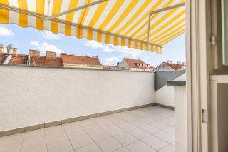 Stylish 3BR Apt with Balcony in the City Center - 1