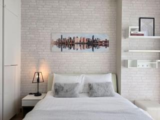 Cozy Room with Rooftop Pool in Nimman - 4