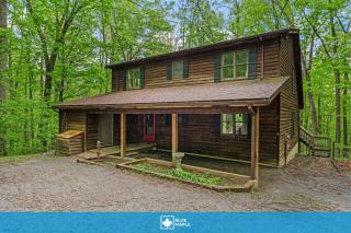 Huge Cabin w Hot Tub, Deck, Grill, Fire Pit, WiFi - 0