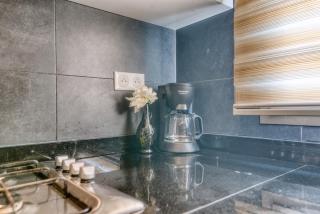 Beachside 2-Bedroom Apartment with Pool - 6