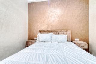 Beachside 2-Bedroom Apartment with Pool - 2