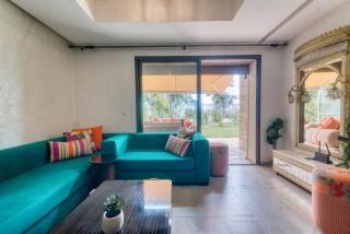 Beachside 2-Bedroom Apartment with Pool - 6
