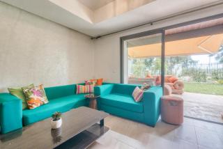 Beachside 2-Bedroom Apartment with Pool - 7