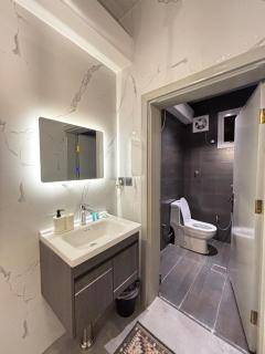 Luxury Lynn Apartment, Smart Entry, Private Bedroom and Living Room - 9