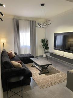 Luxury Lynn Apartment, Smart Entry, Private Bedroom and Living Room - 7