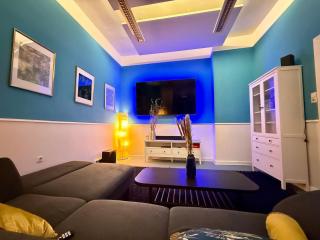 Luxury 5BR City Villa | Chic & Spacious | Families - 8