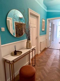 Luxury 5BR City Villa | Chic & Spacious | Families - 5