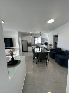 Stylish 4BR Sea-View | High-Floor Luxury - 9