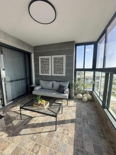 Stylish 4BR Sea-View | High-Floor Luxury - 2