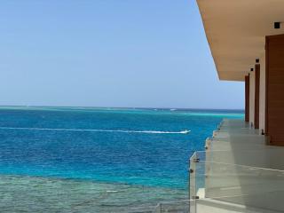 Sea-view studio, sunrise balcony & beach & Pool - 9