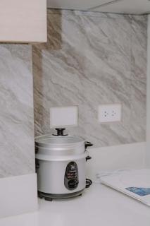 The Nordic Nook - Chic Studio Retreat with AC near Festive Walk - 5