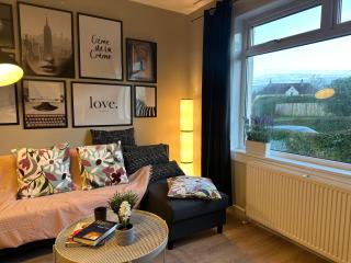 Cosy 2BR flat on Holly Street, Sleeps 8 - 0