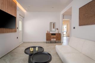 Christina's Luxury Apartment - 8