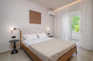 Christina's Luxury Apartment - 9