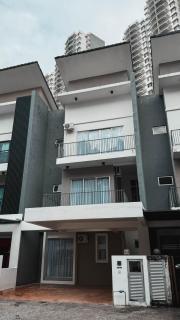 Modern European Terrace House for Family Stay with Free WiFi & Netflix near Taiping Lake Garden Zoo - 9