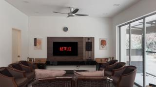Big Terrace House for 14 Guests with Free WiFi and Netflix near Taiping Lake Garden Zoo - 9