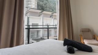 Big Terrace House for 14 Guests with Free WiFi and Netflix near Taiping Lake Garden Zoo - 7