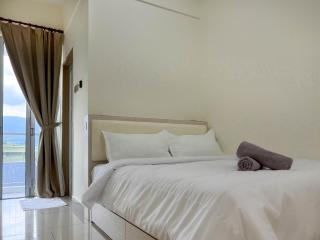 Comfy 2BR Condo with Swimming Pool & Free WiFi Netflix near Lake Garden Zoo - 8