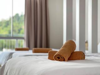 Modern Muji Studio Condo with Swimming Pool, Free Netflix WiFi near Lake Garden Zoo - 2
