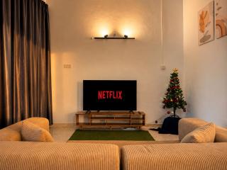 Selly Oak Family 4BR House near Lake Garden & Zoo with Free WiFi and Netflix - 9