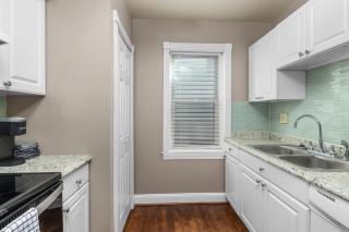 Cozy 1BD1BA in a Great Location for Extended Stay - 3