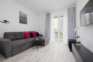 Stylish Apartment with Garden in Quiet Neighborhood by Noclegi Renters - 0