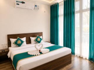 NV Palace - Best Hotel in Vrindavan Near Prem Mandir and Iskcon Temple with Private Parking - 7