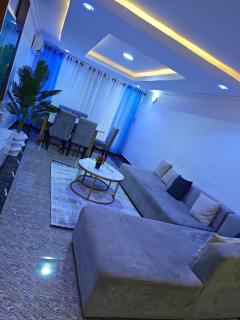 Luxury 2BR apartment in the Heart of Ikeja GRA with 24hrs Power, Wifi and Balcony - 7