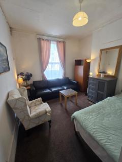 Large flat with parking, near town and trains - 0