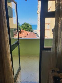 Apartment with panoramic lake views - 9