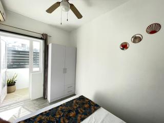 Newly Renovated Villa Near Beach & Amenities - 8