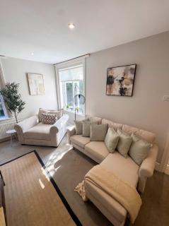Bright 2-Bed Garden Flat Central Guildford - 0