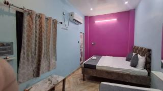 Shree Radha home stay nearby ghats & kaal bhairav temple - 3