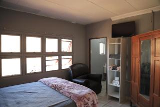 Lakeside Lodge - 3