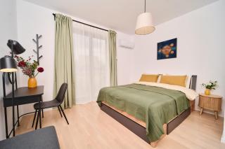 Pulse Green Patio Jacuzzi Suite - 7