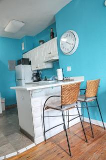 South Beach Apt, Pool Access, 5 Min to Beach - 3