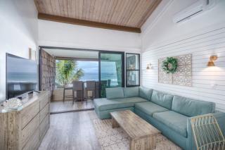 Direct Oceanfront Views Modern Penthouse in Paradise - 5