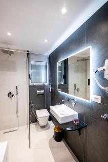 Portside Luxury Apartment - 4
