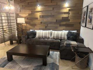 Regina's Modern Apartment City Center - 0