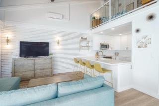 Direct Oceanfront Penthouse - 4