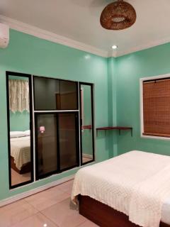 Bright & Spacious Stay in the Heart of Town - 6