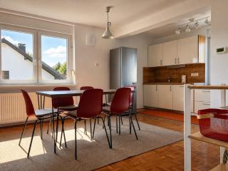 Bright, panoramic apartment with mountain views - 3
