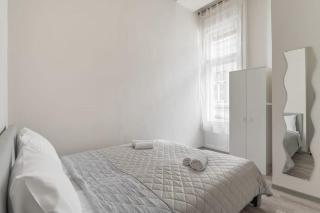 Superb Downtown Szimpla Kert Apartment with 3 ACs - 4