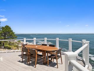 Spectacular oceanfront retreat with amazing views, sunroom & washer/dryer - 9