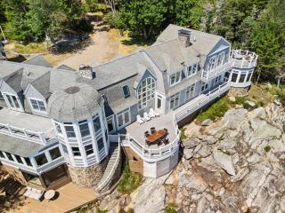 Spectacular oceanfront retreat with amazing views, sunroom & washer/dryer - 2