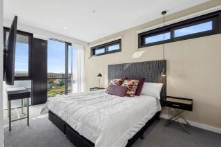 Luxury Rooftop Infinity Pool & Spa Residences - 7
