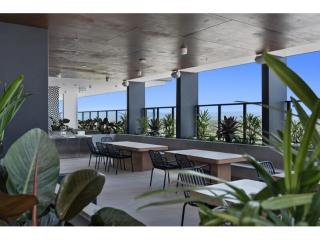 Luxury Rooftop Infinity Pool & Spa Residences - 1