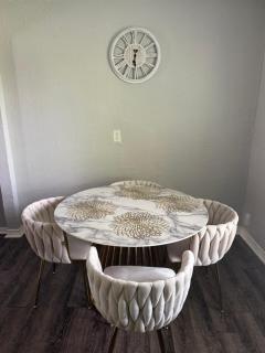 Newly Remodeled Oasis - Fast WiFi Vit C Shower Free Parking Near IAH DT & Pass Program - 2